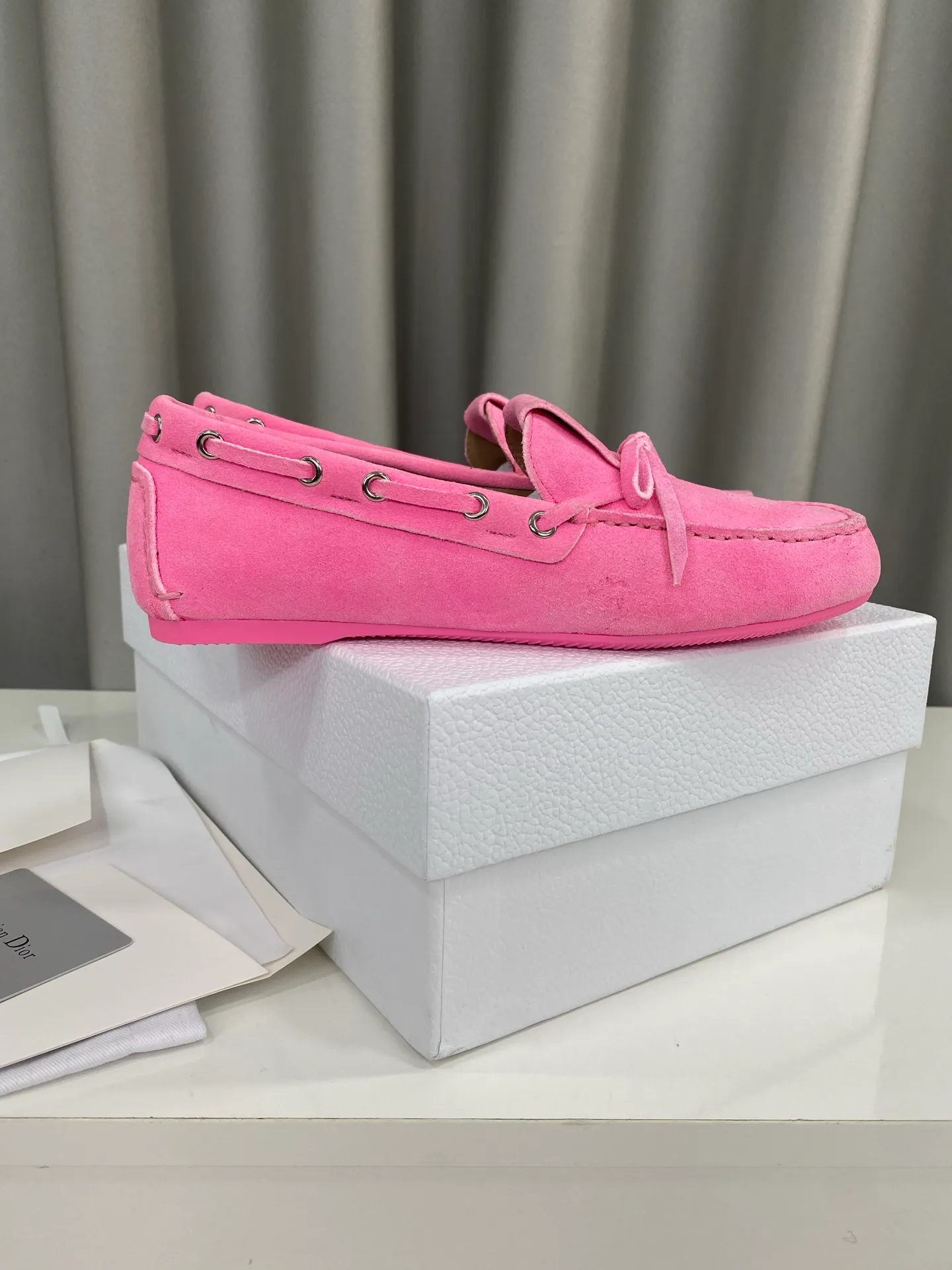 👟👟Ex-factory price 480👟👟 "Exclusive top version" DIOR Dior~25vs spring and summer popular casual flat loafer series... A shoe that does not clash with shirts, simple partition design, a spring must-have, can be worn with any pants or skirt, very comfortable and good-looking on the feet... ❶Fabric: original customized cow suede ❷Inner lining: original customized sheepskin ❸Foot pads: sheepskin ❹Outsole: Original molded wear-resistant rubber ❺Number of codes: 35-39 (40 customizations are not returnable) ❻Packaging: Original full set of packaging ☀Color: 5 colors available simultaneously on the official website